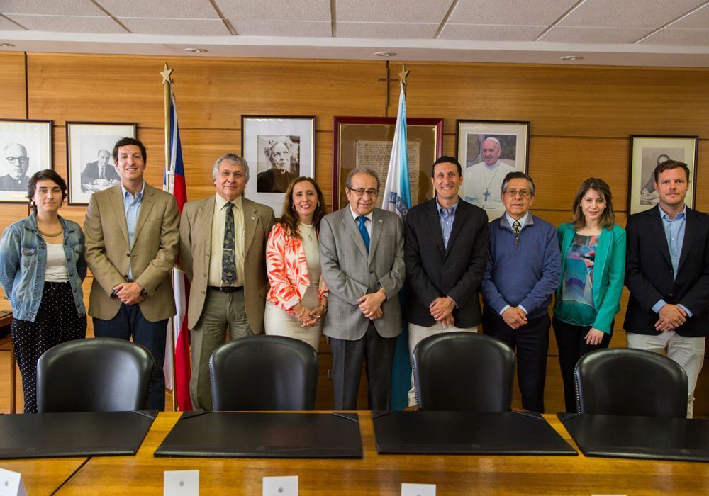 Puerto Angamos y Universidad Católica del Norte firman importante convenio de cooperación