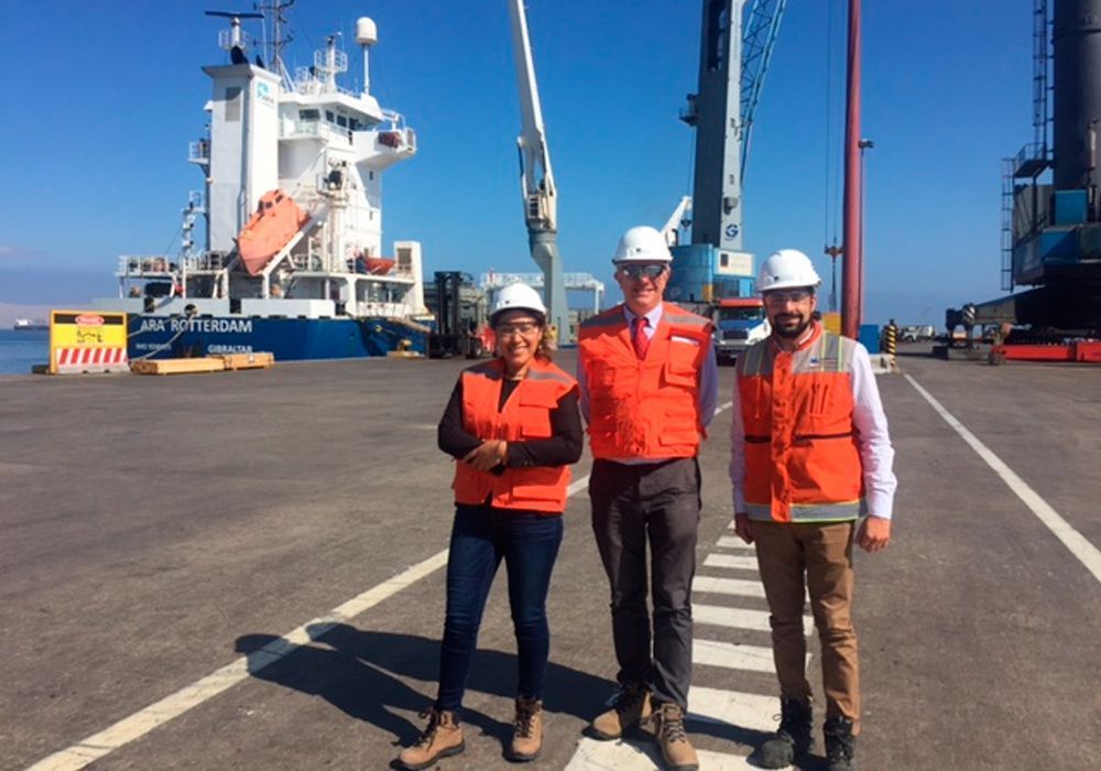 Altos representantes de Embajada Británica recorrieron instalaciones de Puerto Angamos