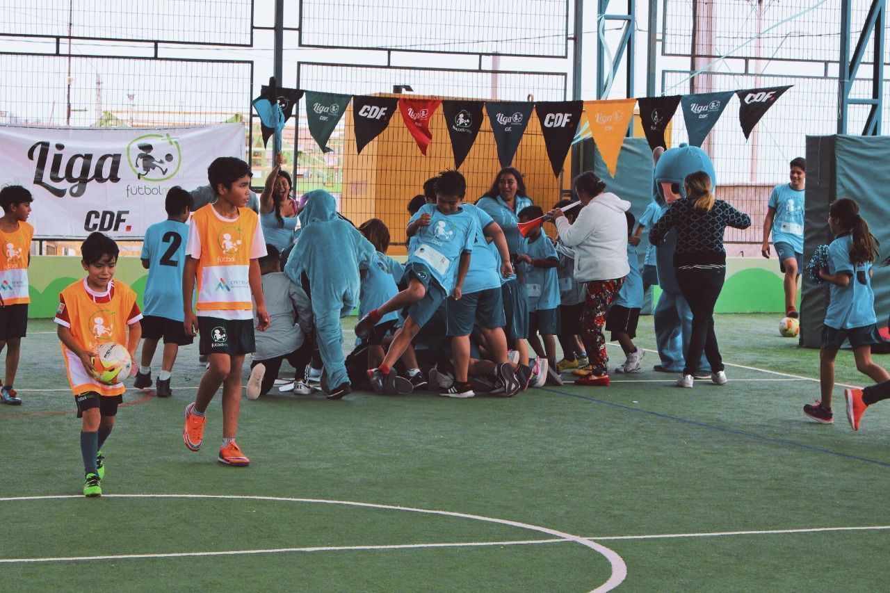 Puerto Angamos y Fundación Fútbol Más realizan Liga Comunal en Mejillones